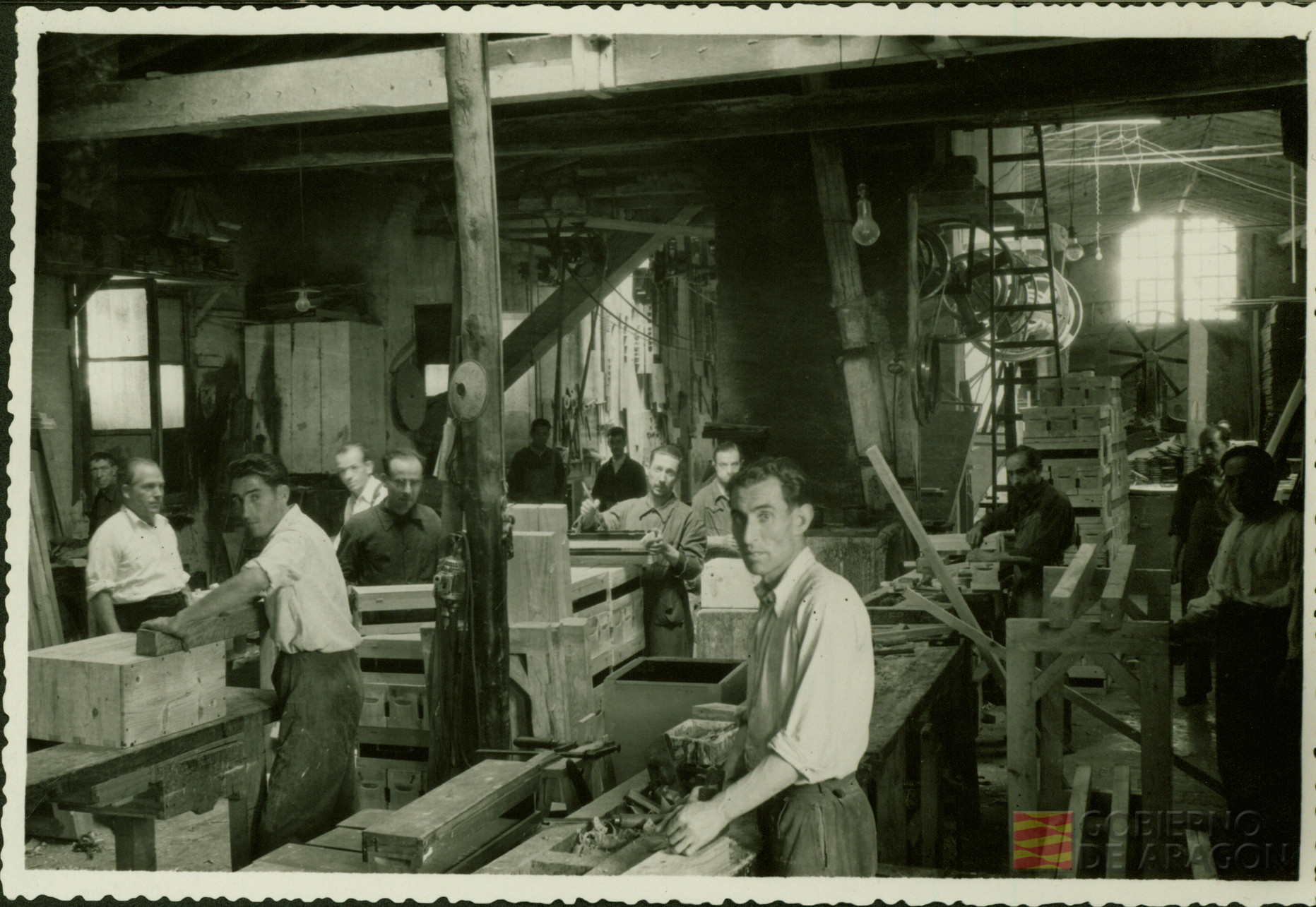 Trabajadores en un taller de la fábrica Tudor de Zaragoza
